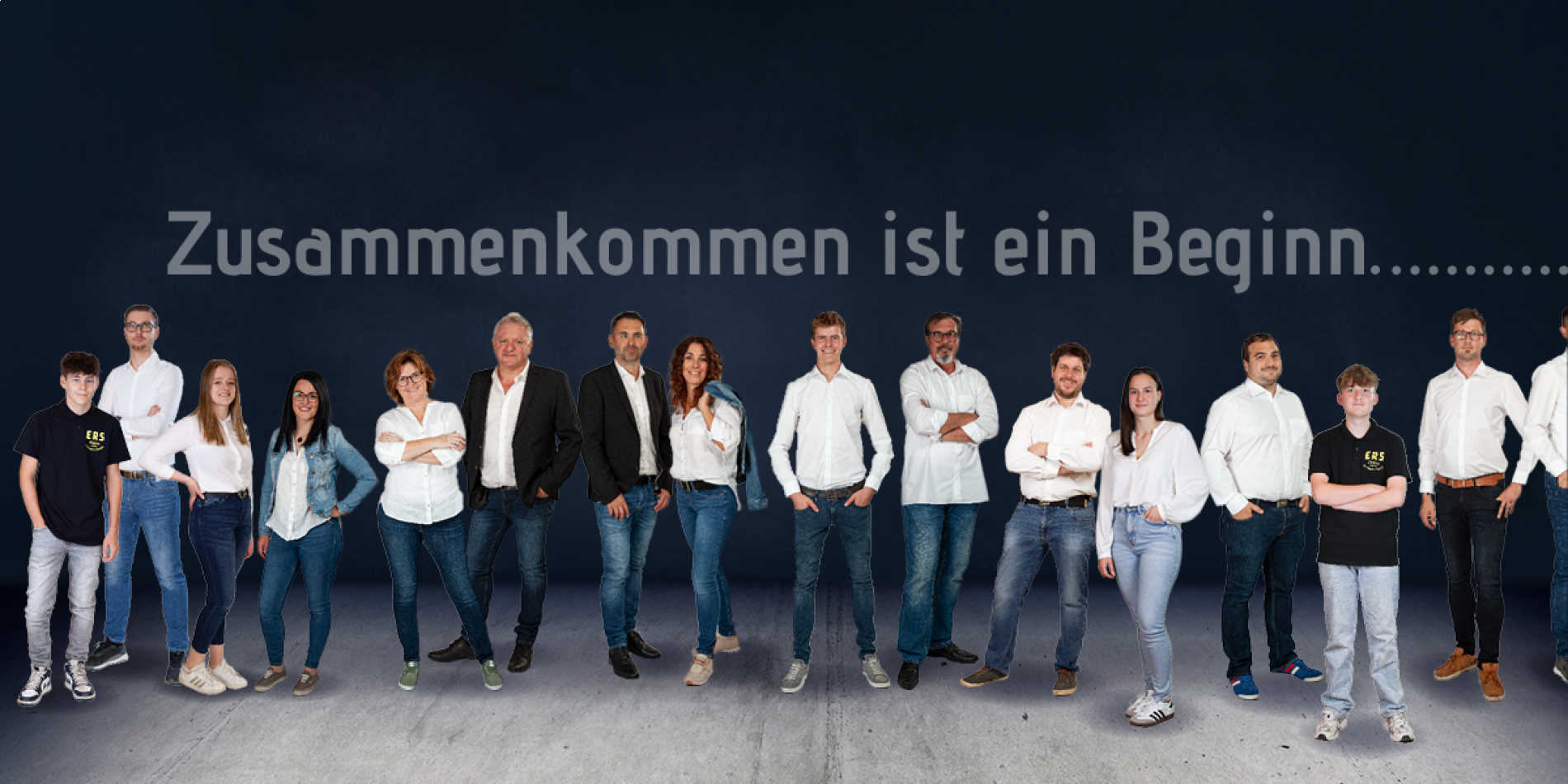 ERS Mitarbeiter Teamfoto| Spruch: Zusammenkommen ist ein Beginn